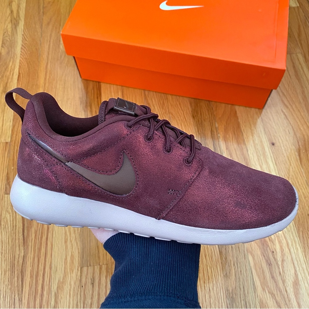 Nike Roshe One PRM Women’s Sneakers